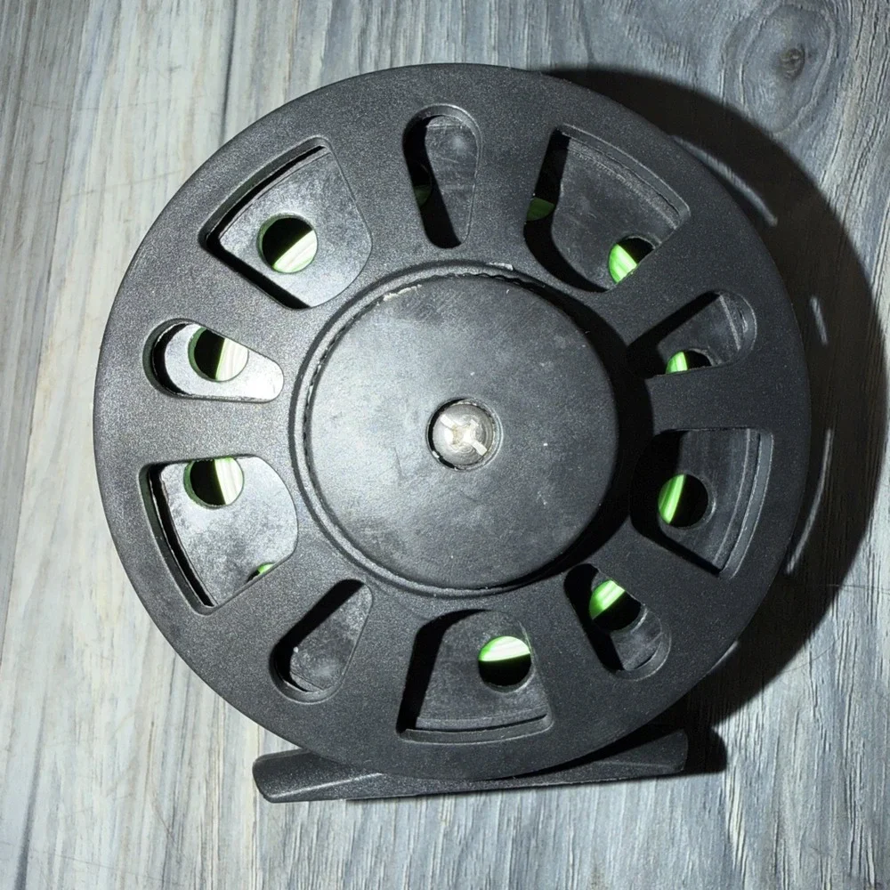 NEW Scheels Outfitters Fly Fishing Reel Green Line Pre-Spooled Lightweight